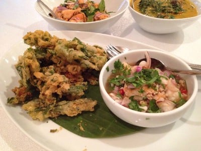 ยำผักบุ้งกรอบ