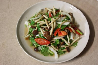 ยำเห็ดโคน