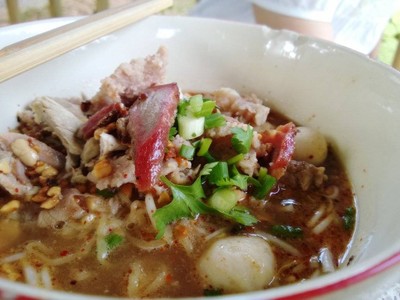 ก๋วยเตี๋ยวต้มยำหมูย่าง (Kueay Teaw Tom Yam Moo Yang) ก๋วยเตี๋ยวต้มยำหมูย่าง (Kueay Teaw Tom Yam Moo Yang)