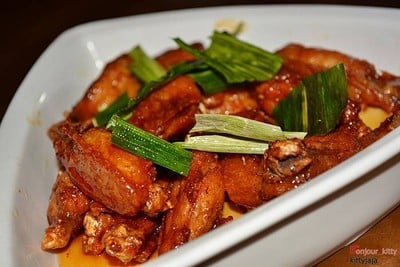 The Living Bistro & Bar (เดอะลิฟวิ่งบิสโตรแอนด์บาร์) The Living Bistro & Bar (เดอะลิฟวิ่งบิสโตรแอนด์บาร์)
