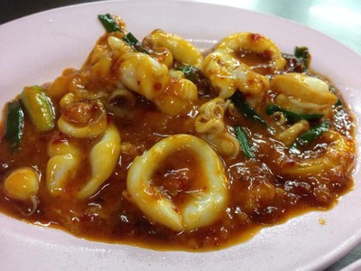 ปลาหมึกผัดไข่เค็ม