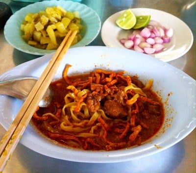 ข้าวซอยแม่มณี