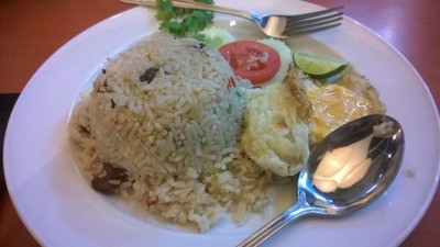 ข้าวผัดพริกขี้หนูสดเนื้อแดดเดียว