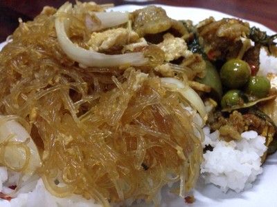 ข้าวราดผัดวุ้นเส้น