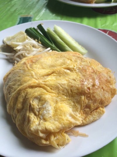 ผัดไทยวุ้นเส้นห่อไข่