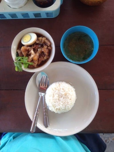 ขาหมูกะเตี๋ยว