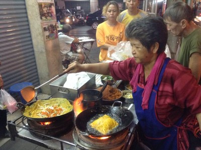 ขนมเบื้องญวน สุอาภา ตลาดพลู