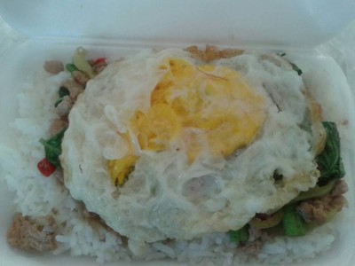 ข้าวกระเพราไก่ใข่ดาว
