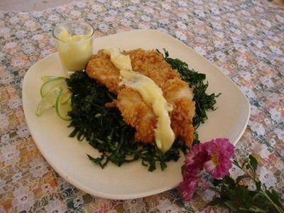 ไก่ทอดยอดหญ้ากินกะน้ำสลัด  รสชาติอร่อยสุด  ๆ  