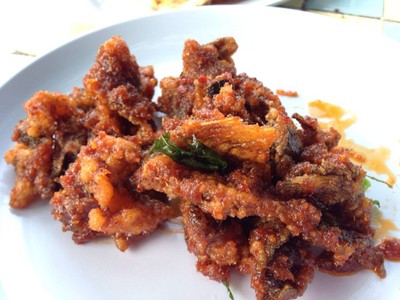 ปลาดุกผัดพริกแกง 40 บาท