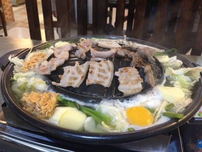 คุณอุ๋ย หมูกะทะ