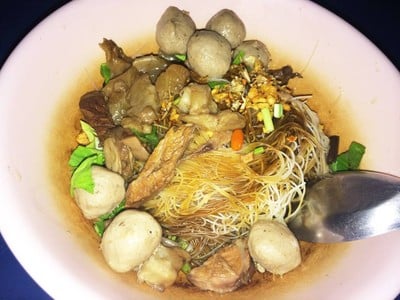 ก๋วยเตี๋ยวลูกชิ้นเนื้อแชมป์โลกแมนนี่ ปาเกียว ก๋วยเตี๋ยวลูกชิ้นเนื้อแชมป์โลกแมนนี่ ปาเกียว