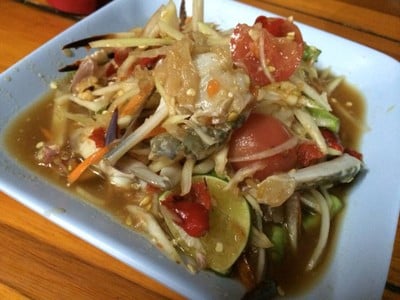 ตำปูม้า (เสียดายที่ปูไม่สดค่ะ ผิดหวังนิดหน่อย)