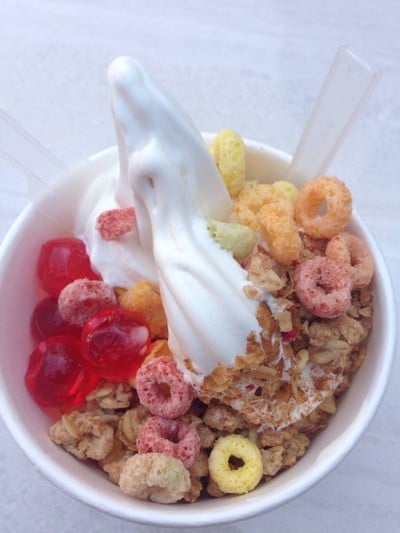 L+4toppings ฿65 อร่อยทั้ง2รสเลย