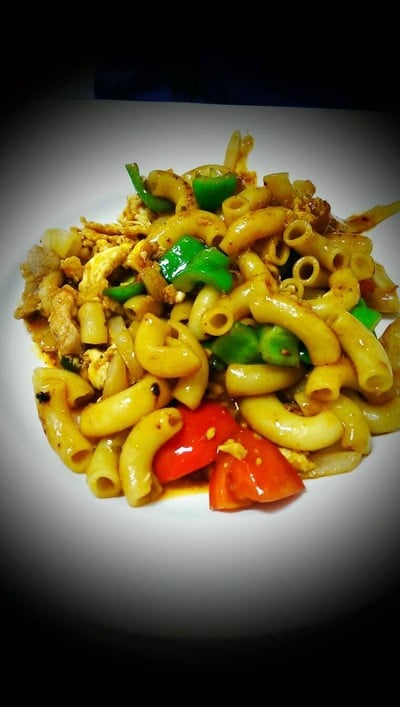 มักกะโรณีผัดพริกเผากุ้ง