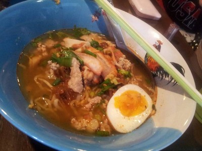 ก๋วยเตี๋ยวไข่ยางมะตูม บ้านป๋ากู