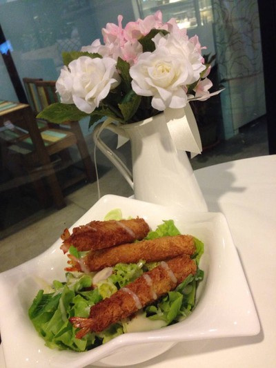 สลัดกุ้งทอด ฟิน