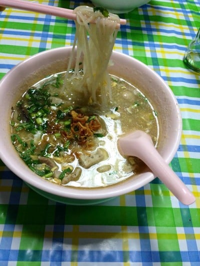 คุณแดงก๋วยจั๊บญวน พระอาทิตย์