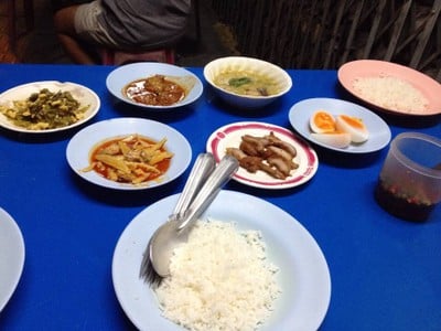 ข้าวแกง 5 บาท ลาดหญ้า ซ. 9