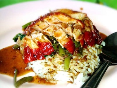 ข้าวหน้าเป็ดย่างหมูกรอบ