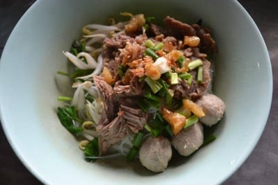 ก๋วยเตี๋ยวเนื้อยายตุ่น