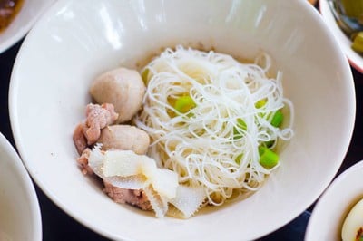 ก๋วยเตี๋ยวห้อยขาริมปิง
