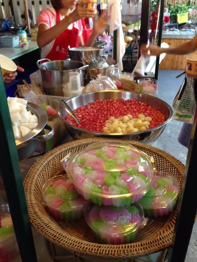 มีทั้งสลิ่มและทับทิมกรอบ