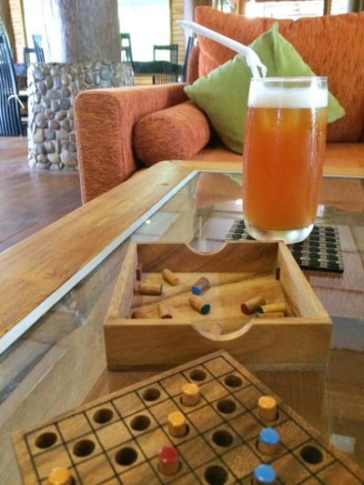 มีของเล่นไม้ให้หยิบเล่นได้เพลินๆ