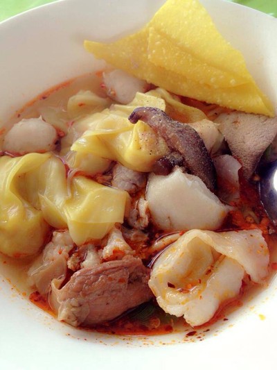 ก๋วยเตี๋ยวต้มยำร้านเจ๊น้อย หน้าวัง42