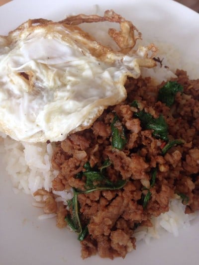 ผัดกระเพราหมูสับ + ไข่ดาว