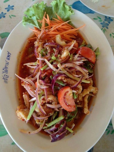 ยำสามกรอบ น้ำยำอร่อยมากค่ะ