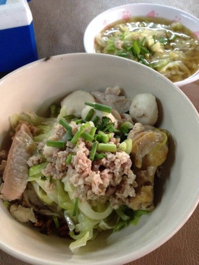 ลุงเลื่อน ก๋วยเตี๋ยวไก่ต้นตำหรับ ห้วยขวาง ต้นตำหรับ