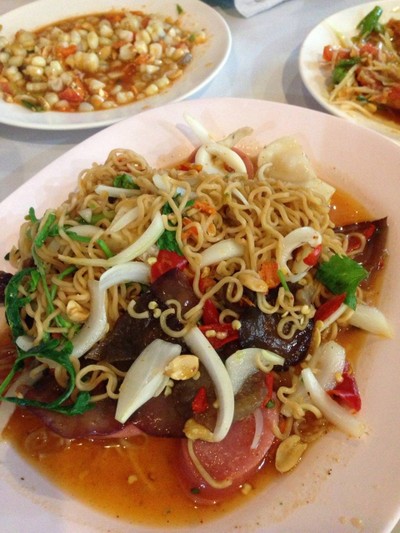 ส้มตำปูแดง สินธร
