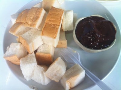 ร้านนมสด & ปังจิ้มช็อก (ตลาดจันทร์กุมาร)