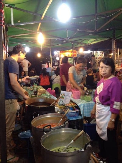 ขนมจีนป้าไร (เจ้าเก่าหลังวัดดอกเอื้อง)