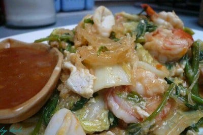 สุรินทร์ ก๋วยเตี๋ยวลูกชิ้นยักษ์ สุรินทร์ ก๋วยเตี๋ยวลูกชิ้นยักษ์