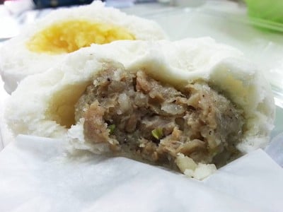 ไส้ตู้มๆ ของซาลาเปาไส้หมูสับกับไส้ครีม