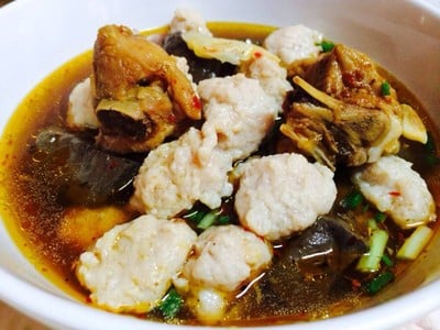 ก๋วยเตี๋ยวไก่เจ๊โหนก (ก๋วยเตี๋ยวไก่เจ๊โหนก (ตรอกโรงยา)) ก๋วยเตี๋ยวไก่เจ๊โหนก (ก๋วยเตี๋ยวไก่เจ๊โหนก (ตรอกโรงยา))