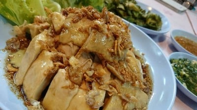 ถ้าไม่ลงไปถึงเบตง ผมว่าที่นี่อร่อยยยยยที่สุด เนื้อไก่ชั้นๆ หอมมมม
