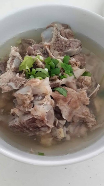 นายเคี้ยม เกี๊ยวปลาสามย่าน ถนนแฮปปี้แลนด์