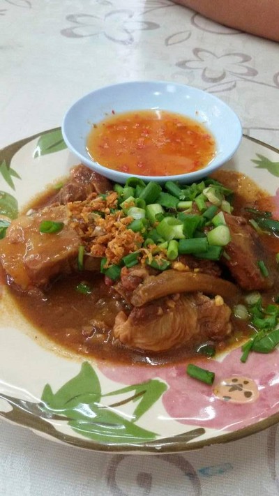 ก๋วยเตี๋ยวซี่โครงหมูตุ๋น อู๋จี๊