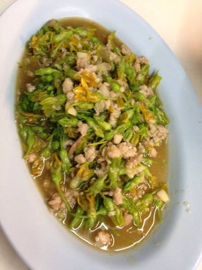 ดอกขจรผัดหมูสับ