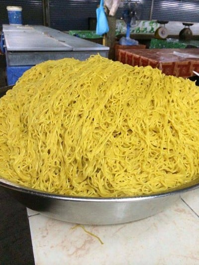 หมี่กระดาษ ตลาดช้างเผือก รับแต่เงินสด  เจ้าแรก เจ้าเดียว ไม่มีสาขา