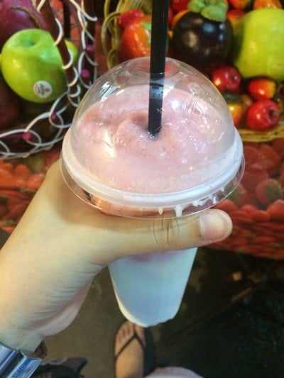 อ๋อมแอ๋ม น้ำผลไม้ปั่นโยเกิร์ต หลังมช.