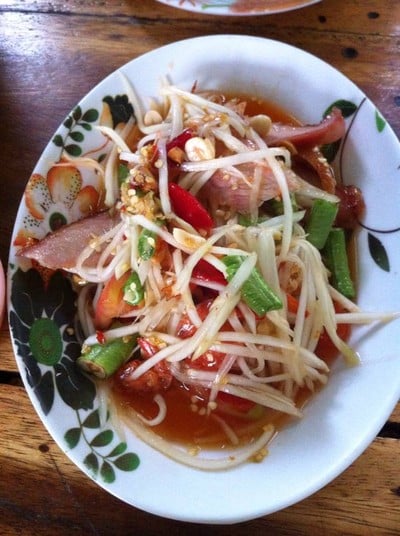 ส้มตำคอหมูย่าง