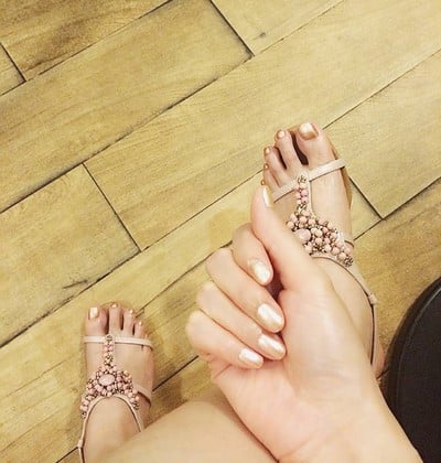 ทำเล็บชุดมือเท้า 1,100 บาท