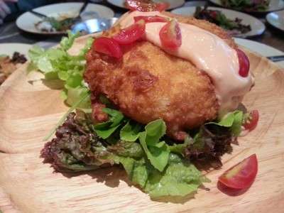 Fish and chips
เหมาะกับทานหลายคน เนื้อข้างในเป็น ปู!แบบว่าเนื้อปูแน่นมาก