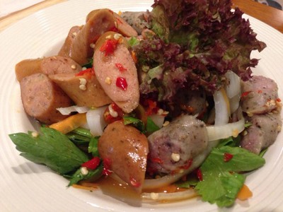 ยำไส้กรอก