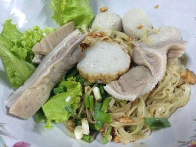 นายย้ง ทรงวาด ก๋วยเตี๋ยวลูกชิ้นปลา .
