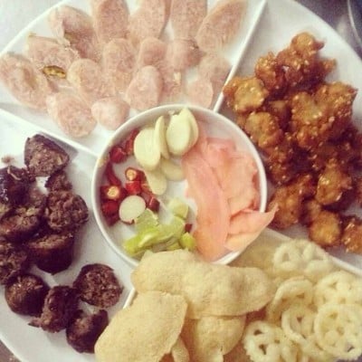 สวนอาหารอิ่มริมธาร